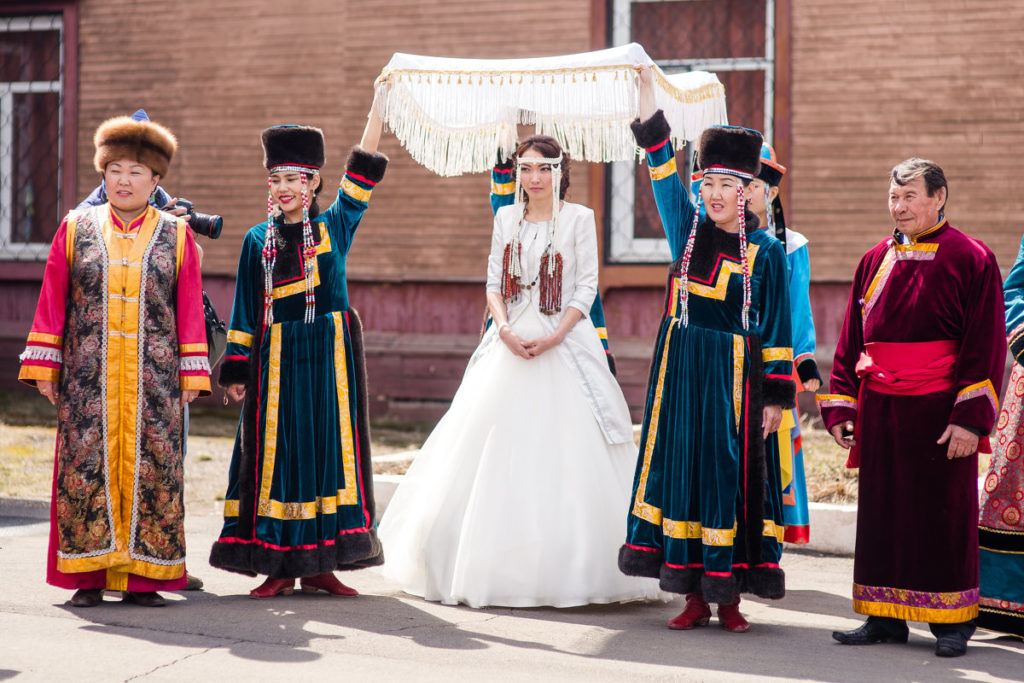 Где найти Мудрые и красивые благопожелания на бурятском языке на свадьбу