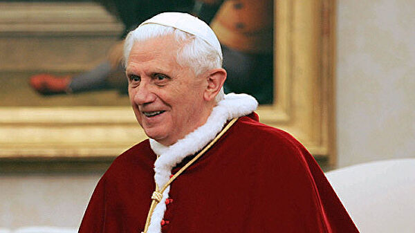 Бенедикт XVI отказался от авторства книги о целибате