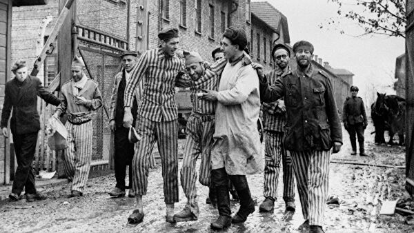 Мир отмечает 75 лет освобождения "фабрики смерти" в Освенциме