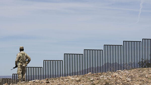 СМИ: Пентагон просят профинансировать строительство стены на границе