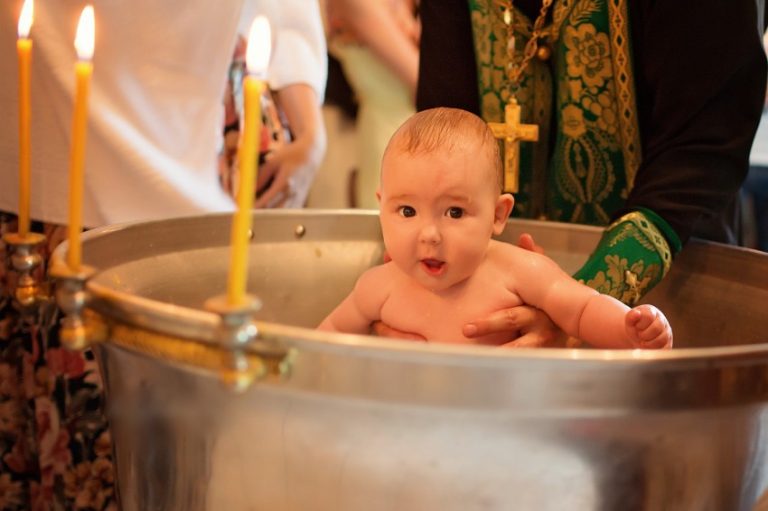 Крещение ребенка: нужна ли фотосъемка