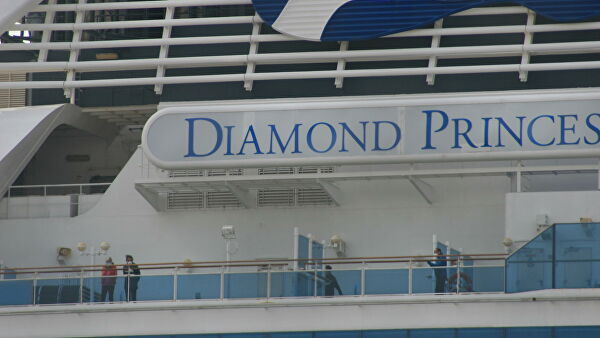 Два японских чиновника заразились коронавирусом на Diamond Princess