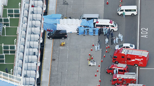Канада эвакуирует граждан с помещенного в карантин лайнера в Японии