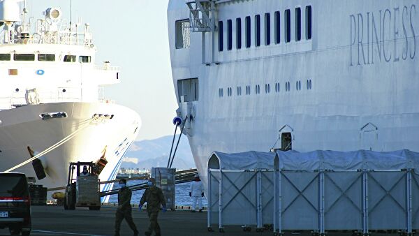 Токио планирует проверить пассажиров карантинного судна перед высадкой