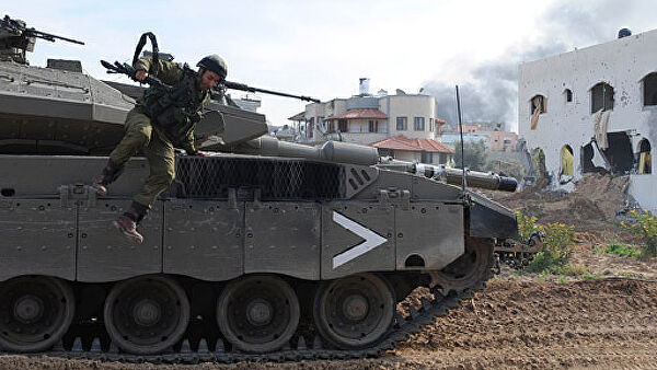 В Газе израильские военные обстреляли палестинцев, заложивших бомбу