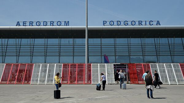 Из Черногории вылетел на родину самолет с более чем 150 россиянами
