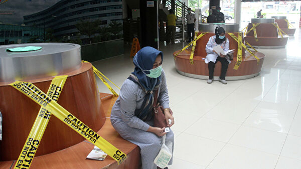 СМИ: Индонезия отменила школьные экзамены из-за коронавируса