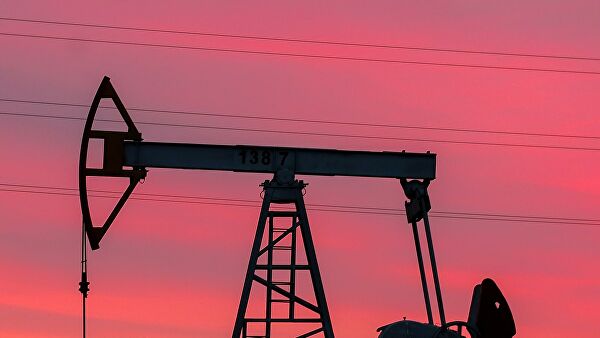 Источник сообщил о договоренности ОПЕК+ по снижению добычи нефти