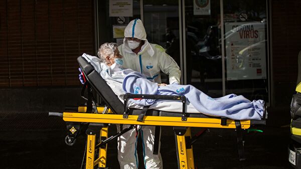 "Напоминает фильм ужасов": врач рассказала о работе скорой при пандемии