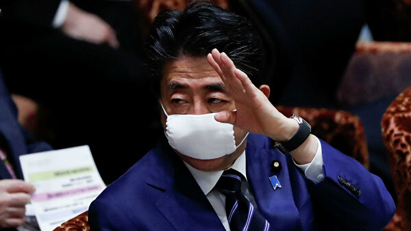 Премьер Японии заявил о закрытии въезда из России и еще 13 стран