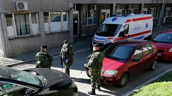 Российские военные врачи начали принимать больных в Белграде