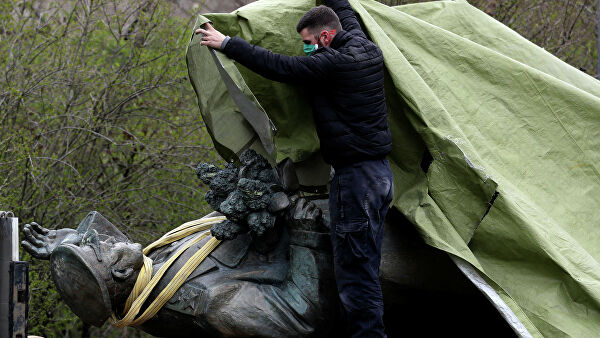В СК пояснили детали уголовного дела из-за сноса памятника Коневу в Праге