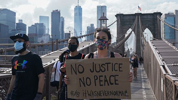 В Манхэттене протестующие на время перекрыли автомагистраль