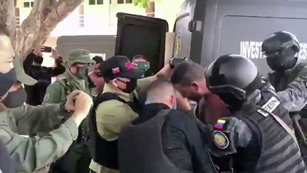 В Венесуэле арестовали двух американцев за попытку вторжения