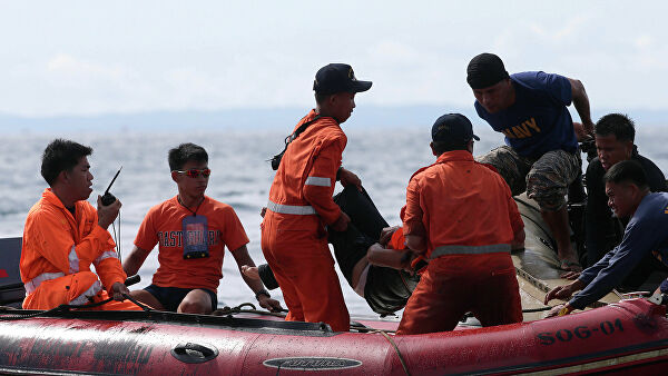 На Филиппинах ищут 14 человек, пропавших после столкновения двух судов