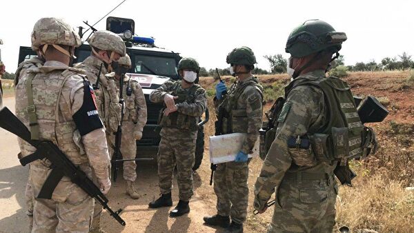 Очередной российско-турецкий патруль прошел по трассе М-4 в Идлибе