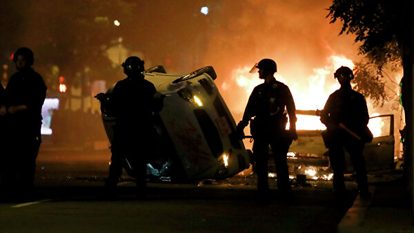 В ходе акций протеста в США пострадали 114 правоохранителей