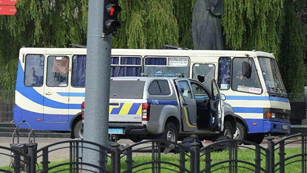 Автобус в Луцке захватил уроженец России, заявили в МВД Украины