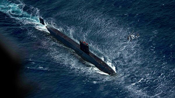 Британское СМИ рассказало, как подводная лодка чуть не протаранила паром