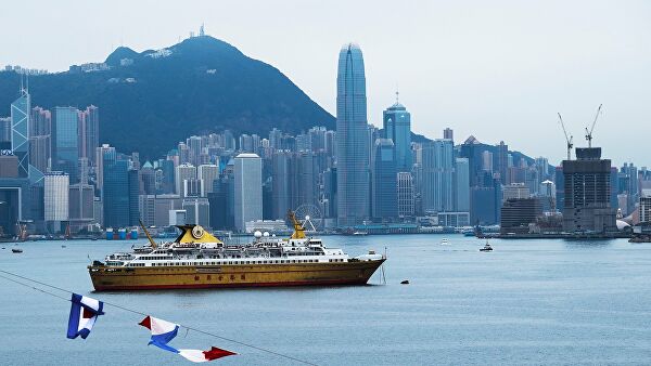 Две американских авиакомпании приостановили полеты в Гонконг