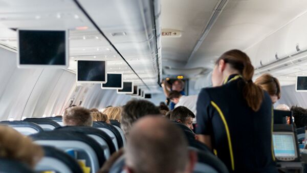 Эксперт рассказал о риске заразиться коронавирусом в самолете