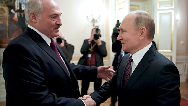 "Сильные личности". Лукашенко заявил о "напряженных" отношениях с Путиным