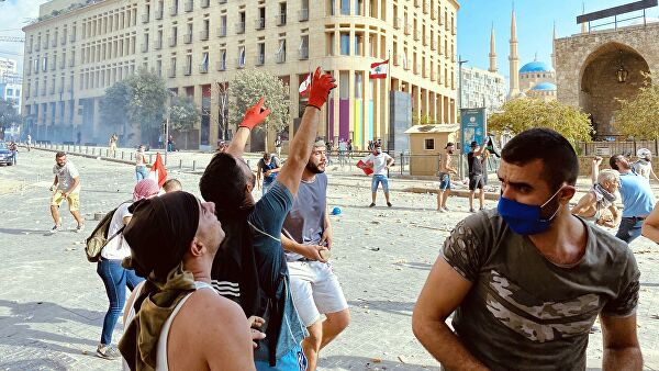 В Бейруте протестующие ворвались в здания двух министерств