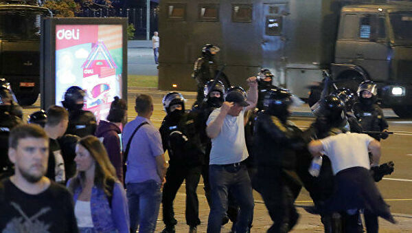 В Минске начались столкновения протестующих с милицией
