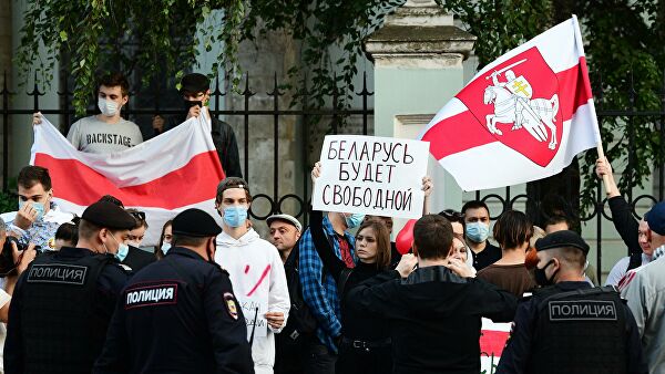 В Москве у посольства Белоруссии проходит акция в поддержку протестующих