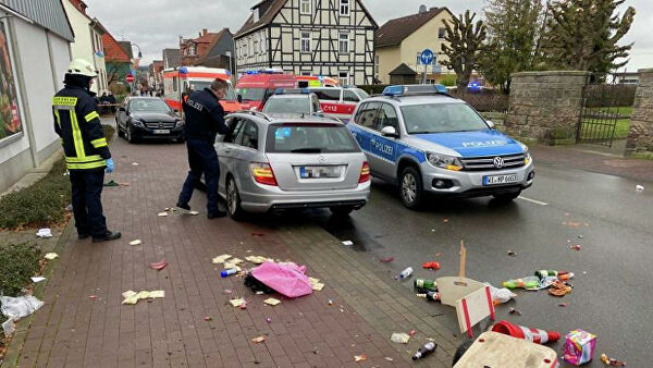 Генконсульство прокомментировало инцидент с автомобилем в Германии