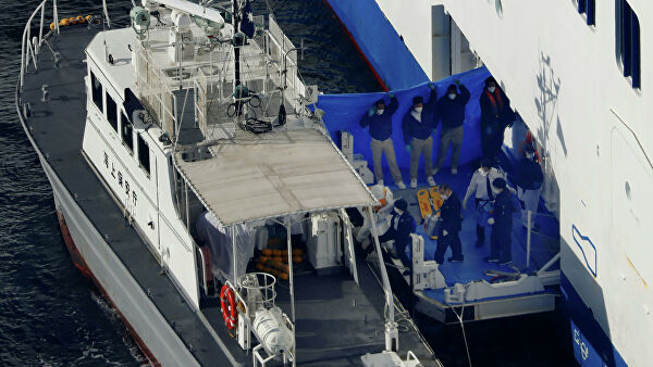 Япония направит военных для доставки продуктов на карантинный лайнер