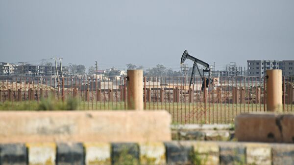 США продают сирийскую нефть через Турцию, заявили в Дамаске