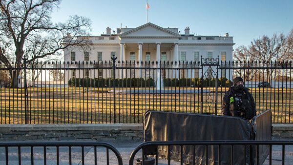 Белый дом ненадолго закрыли из-за протестов, сообщает СМИ