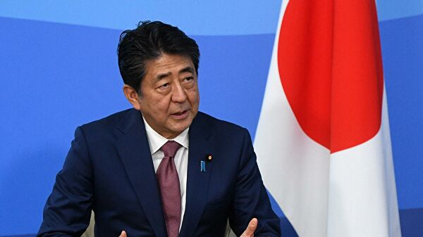 В Японии рейтинг правительства Абэ упал до 27%, сообщает СМИ