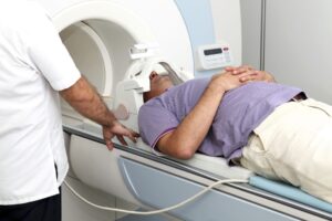 Компьютерная томография головного мозга: принцип работы, процедура проведения и показания