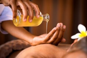 Выбор расслабляющего масла для массажа: искусство наслаждения и релаксации